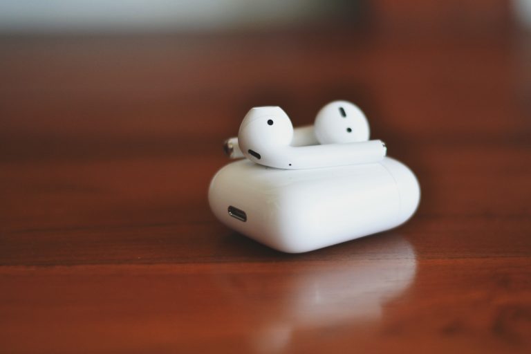 Review AirPods, Sebenar-benarnya Wireless - Aditya Daniel